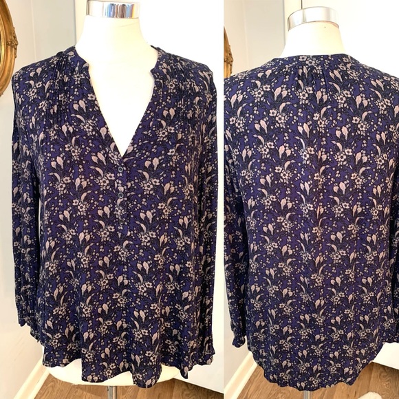 ASTR the Label Navy Blue Grey Floral Blouse Size L career casual V neck top - Picture 2 of 14